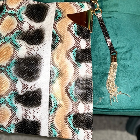 G U C C I large snake skin purse - Picture 7 of 14